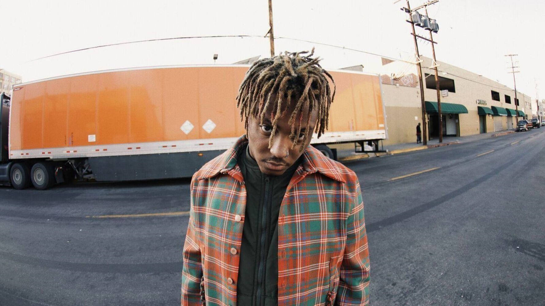 Juice Wrld 999 In Roadway Wallpaper