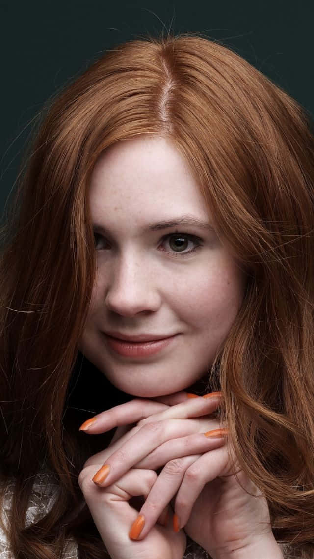 Karen Gillan Crossing Her Hands Wallpaper