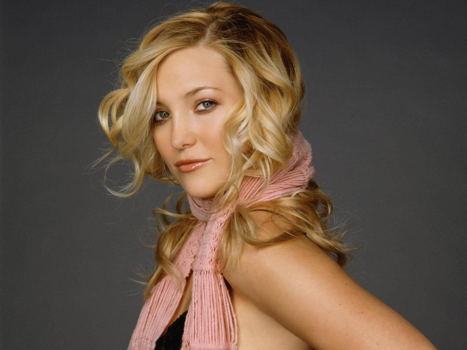 Kate Hudson Beautiful Model Wallpaper