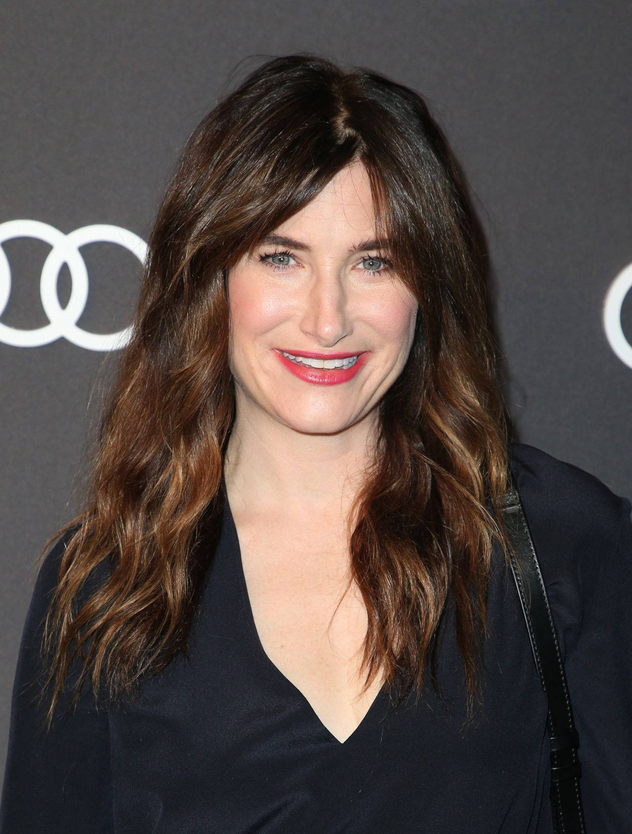 Kathryn Hahn Wavy Hairstyle Wallpaper