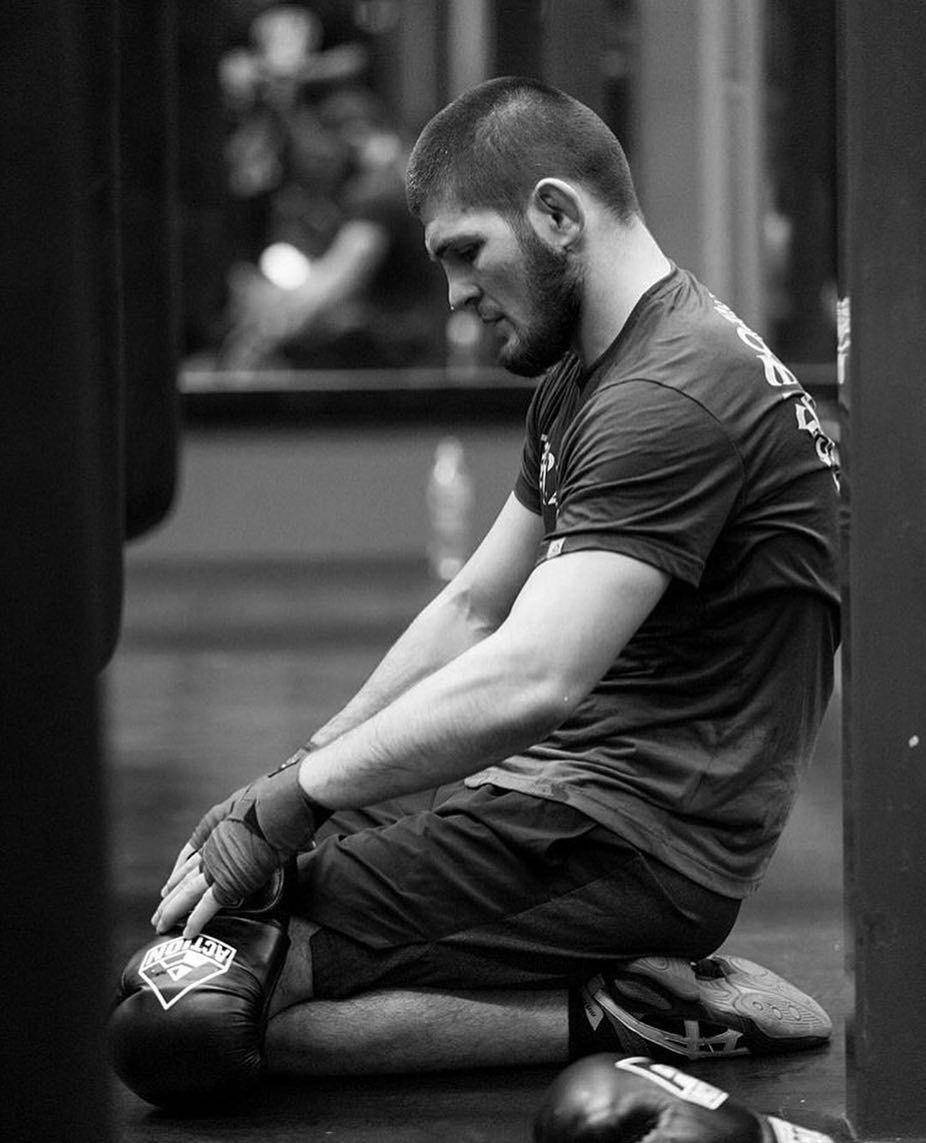 Khabib Nurmagomedov Kneeling Wallpaper