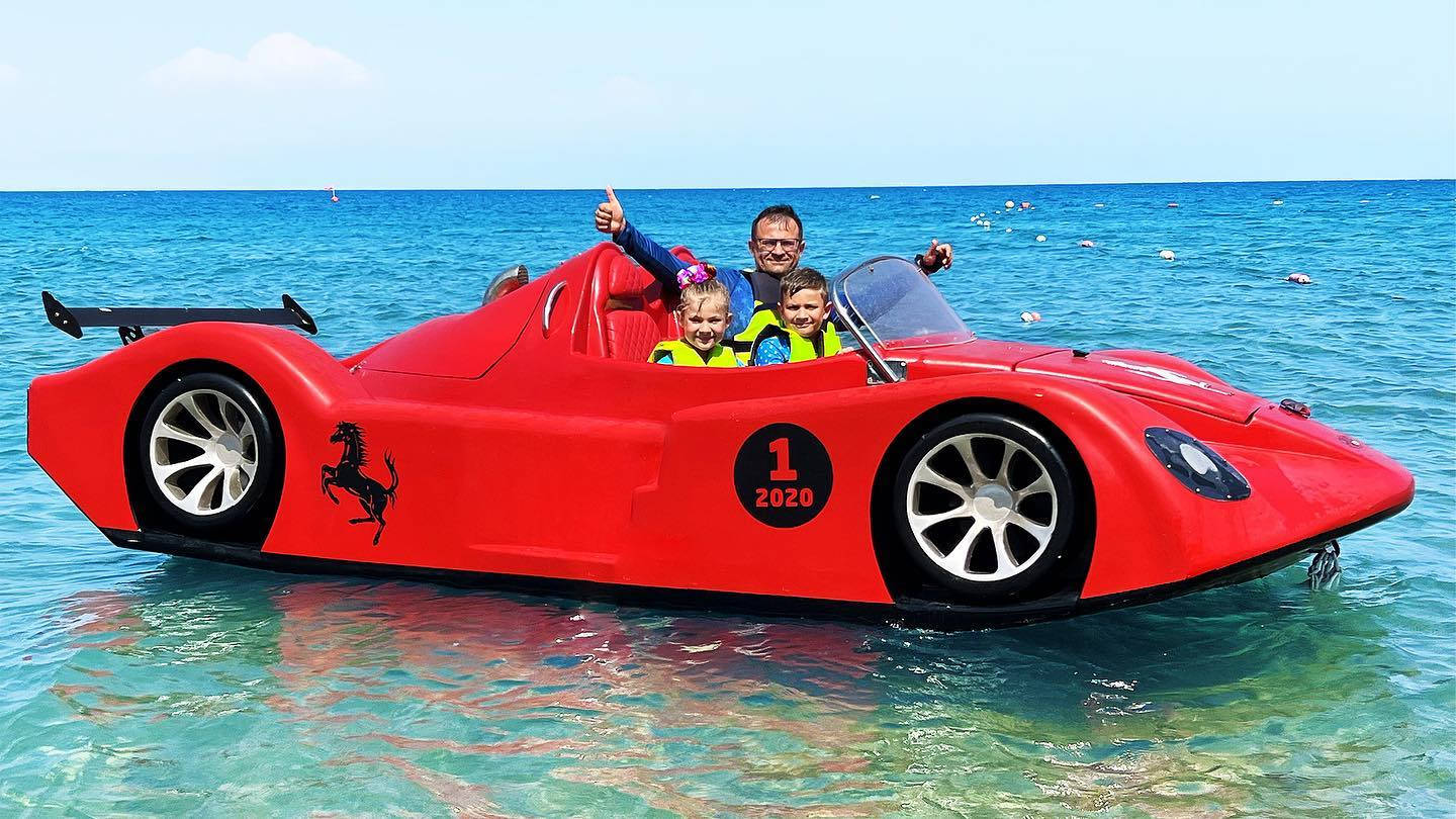 Kids Diana Show Car On Water Wallpaper