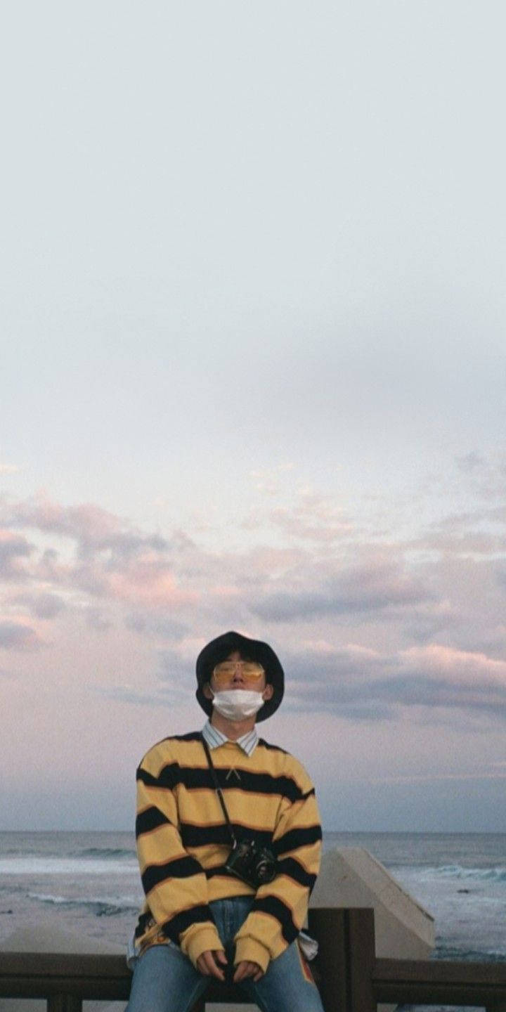 Kim Hanbin By The Sea Wallpaper