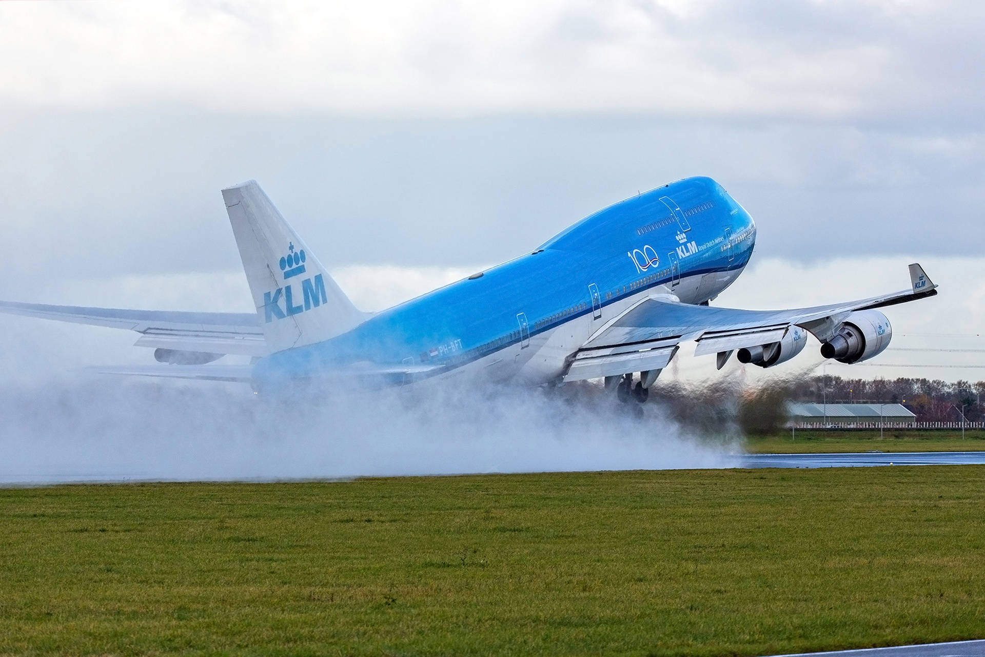 Klm Cargo Plane Ascending Wallpaper