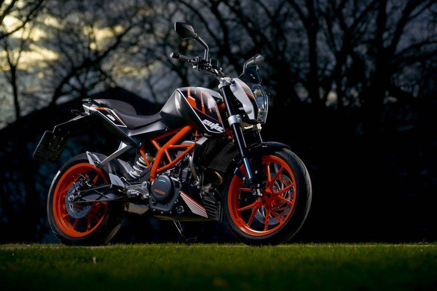 Ktm Duke 390 Glowing At Dusk Wallpaper