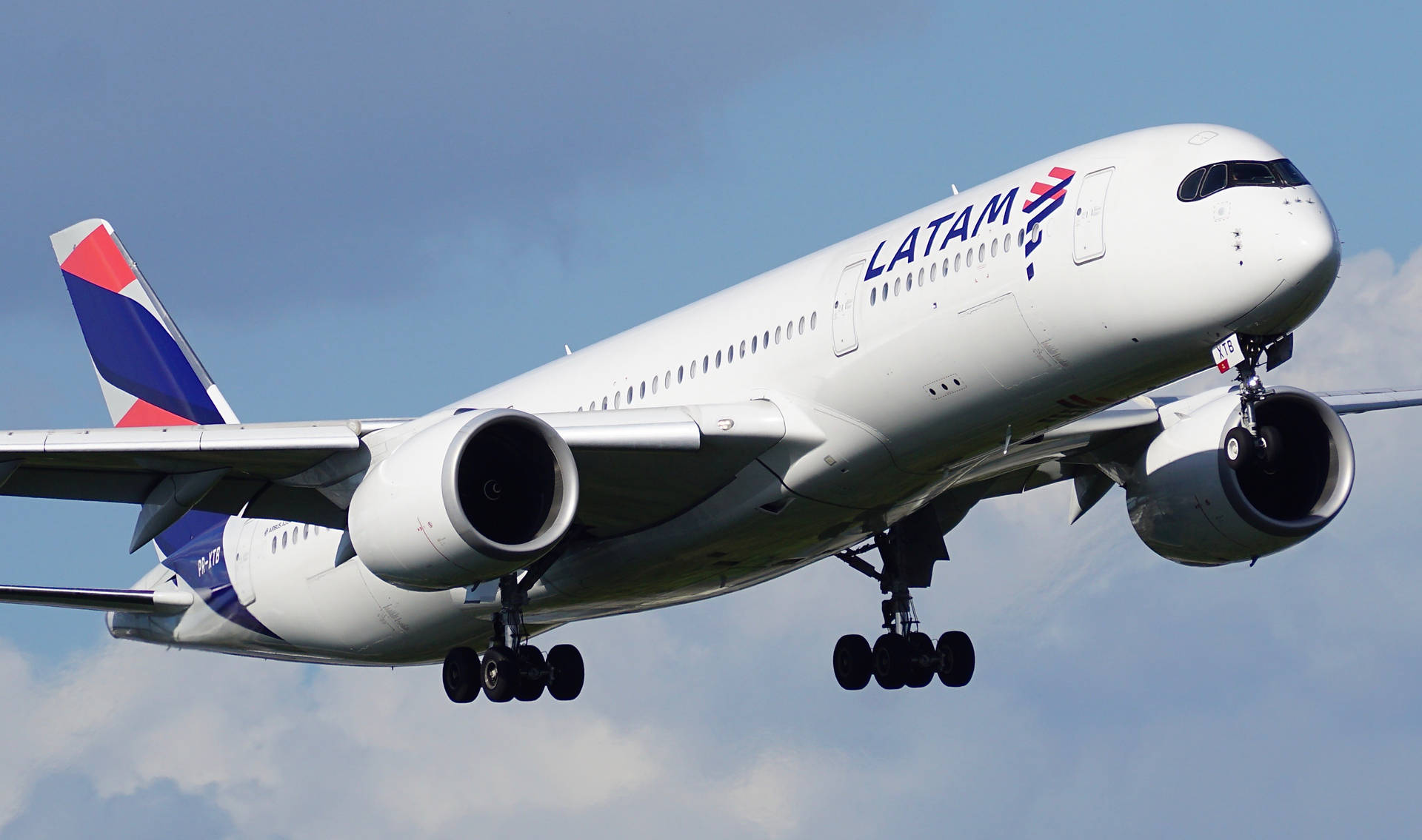 Latam Airlines Soaring High Wallpaper