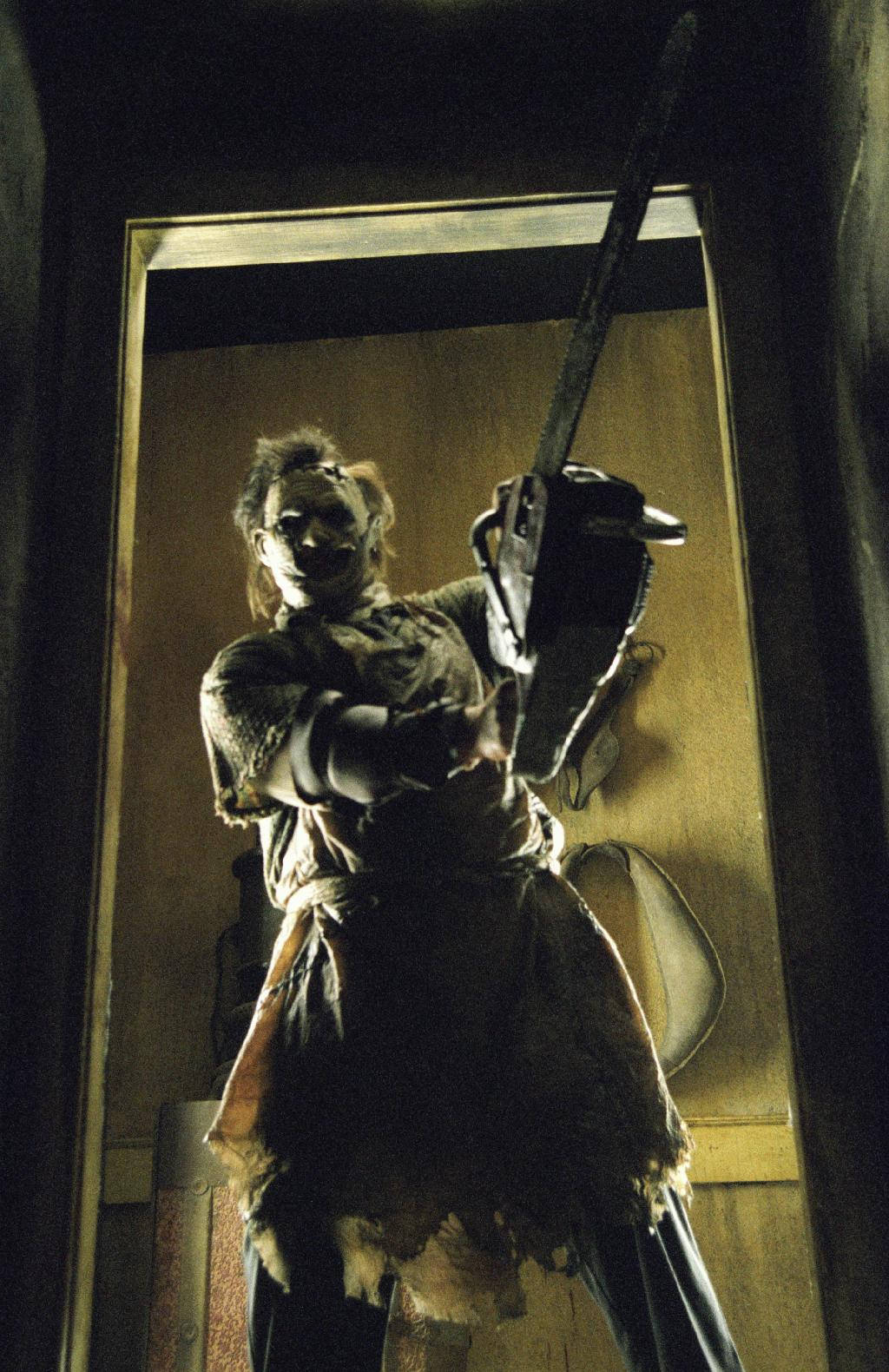 Leatherface Finding Victims Texas Chainsaw Massacre Wallpaper