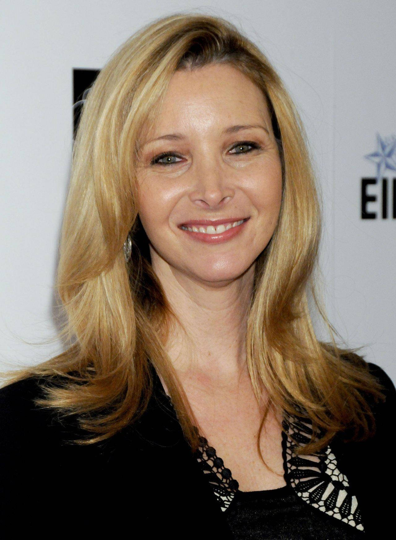 Lisa Kudrow Beautiful Smile Wallpaper