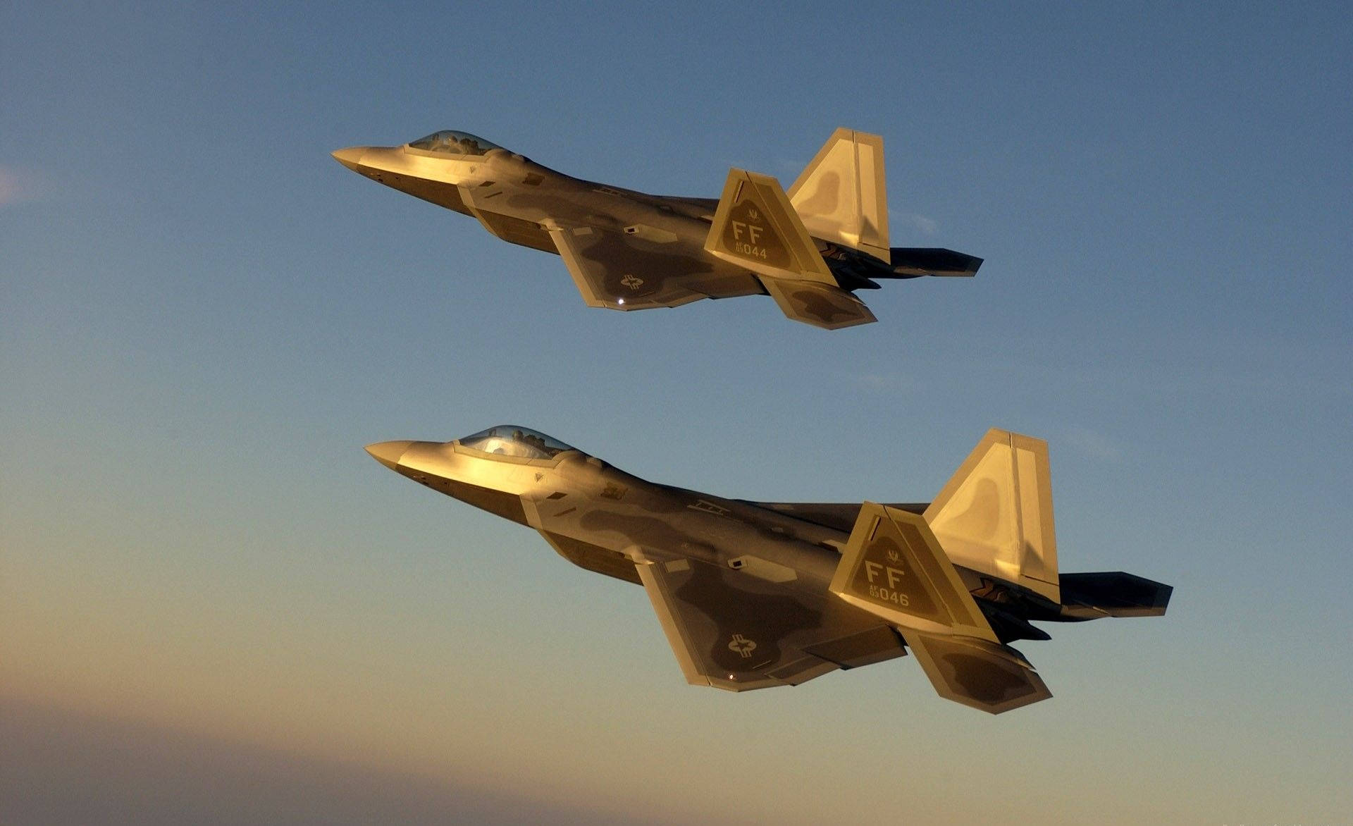 Lockheed Martin F-22 Raptor In Flight Wallpaper