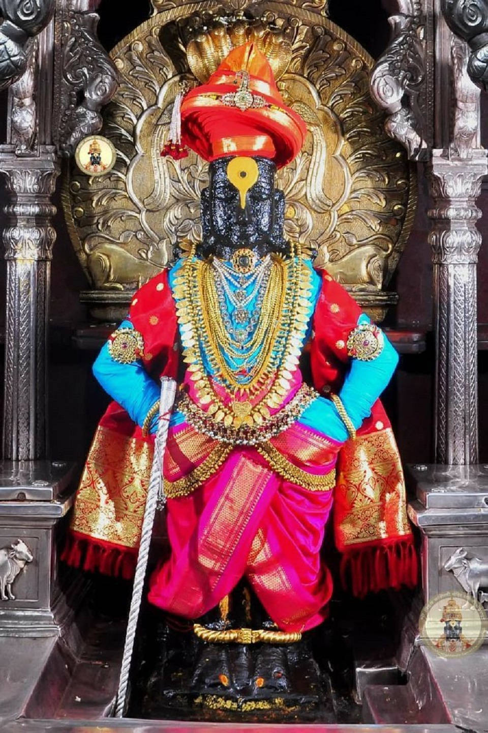 Lord Pandurang Statue In Maharashta Wallpaper