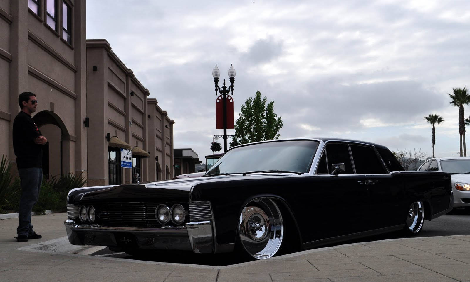 Lowrider Custom 1965 Lincoln Continental Wallpaper