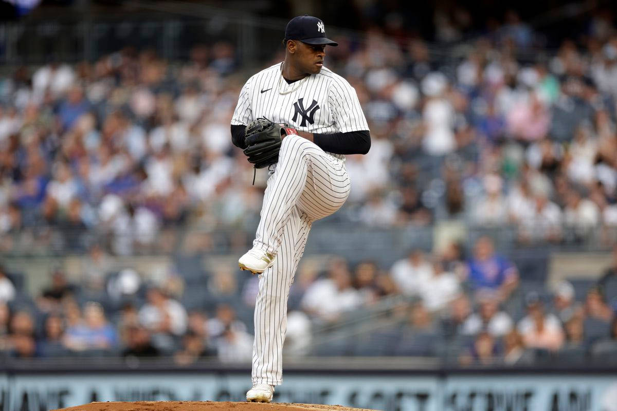 Luis Severino Leg Raised Wallpaper