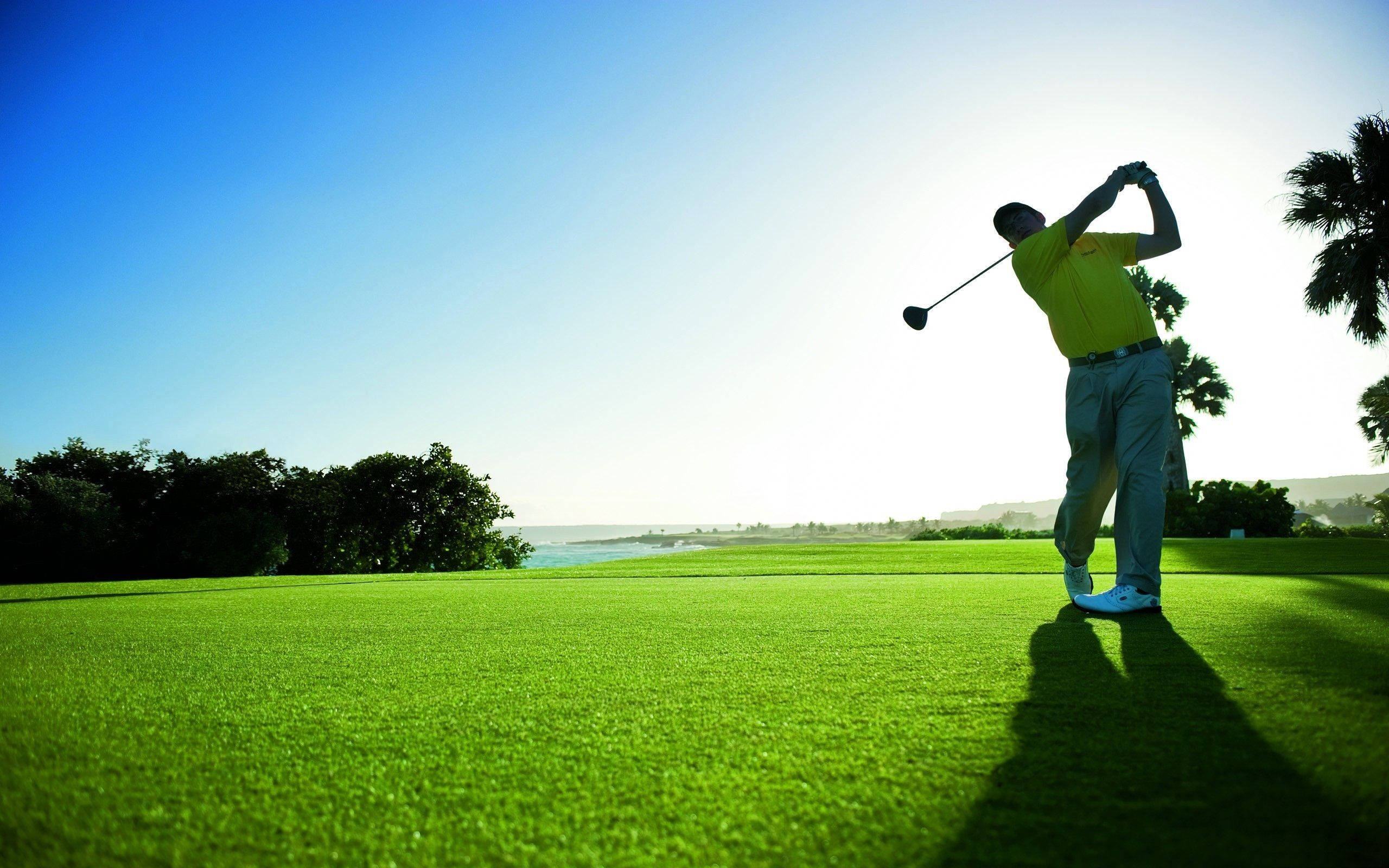 Man Swinging His Cool Golf Stick Wallpaper