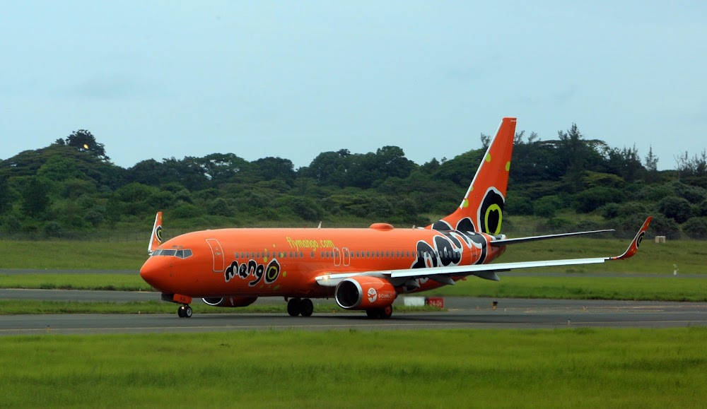 Mango Airlines Grassy Runway Wallpaper