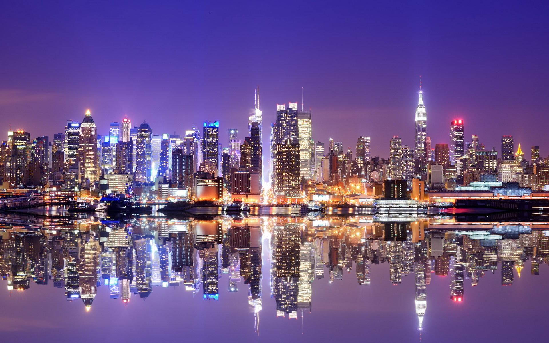 Manhattan Reflection Wallpaper