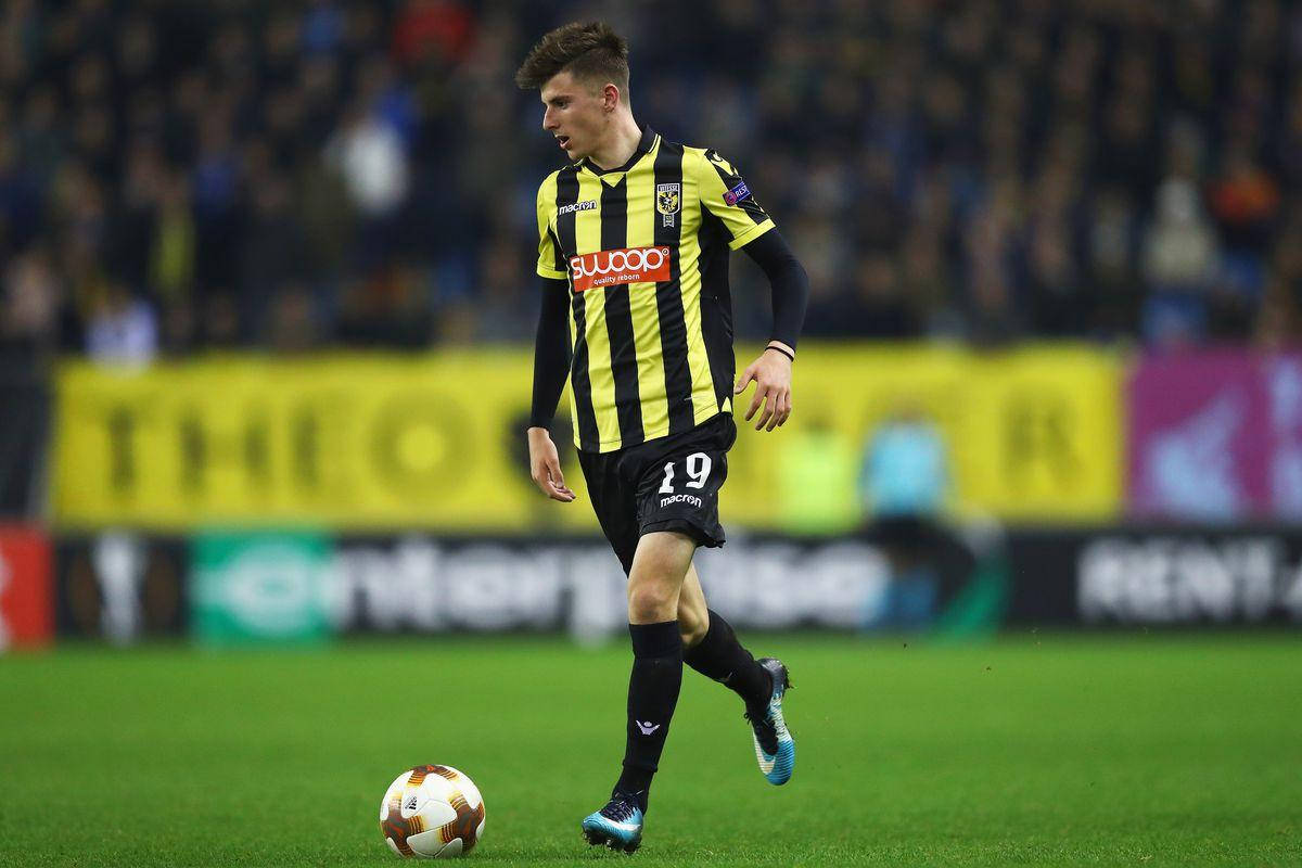 Mason Mount Wearing Black And Yellow Wallpaper