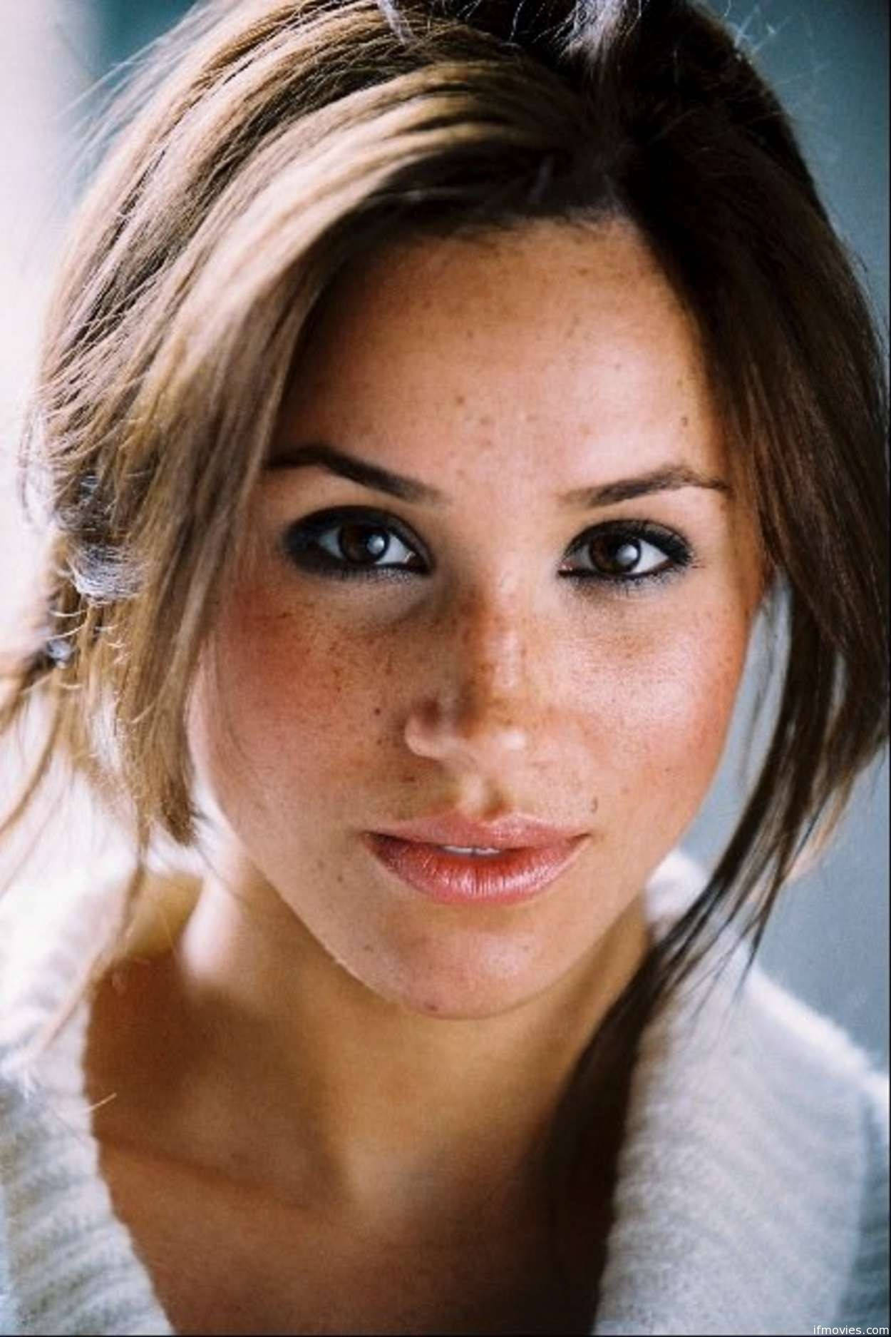 Meghan Markle Face Freckles Wallpaper