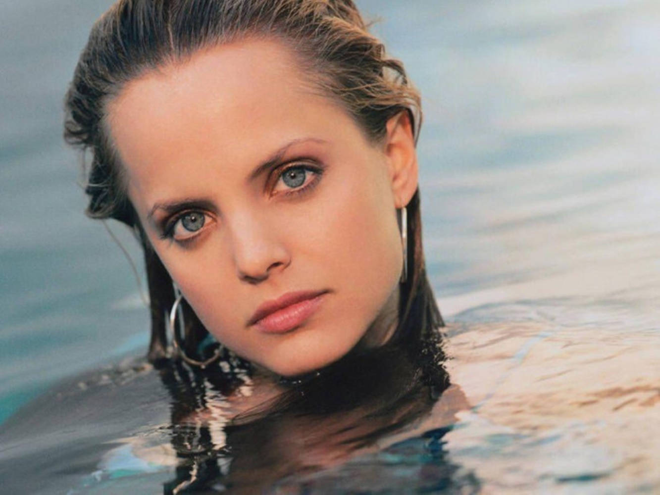 Mena Suvari On Water Wallpaper