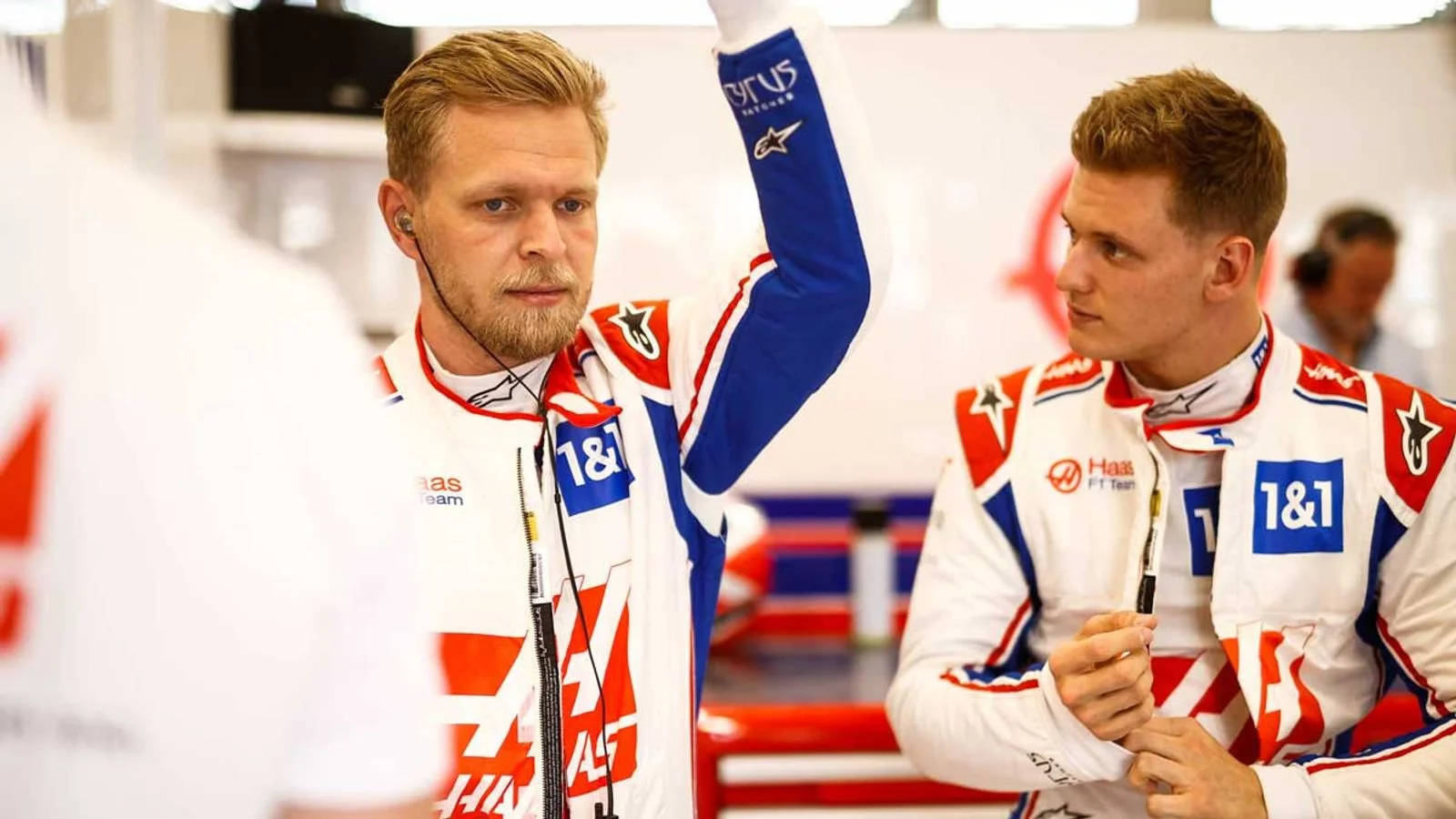 Mick Schumacher Looking At Kevin Magnussen Wallpaper