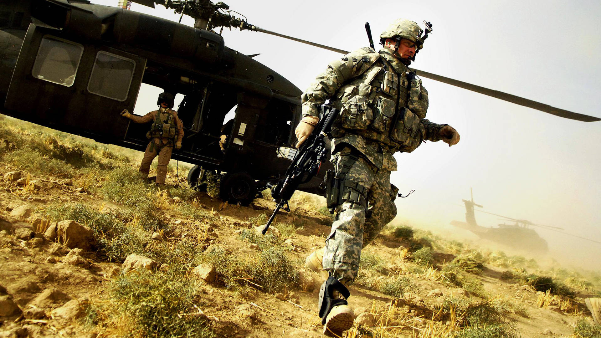 Military Helicopter Unloading Soldiers Wallpaper