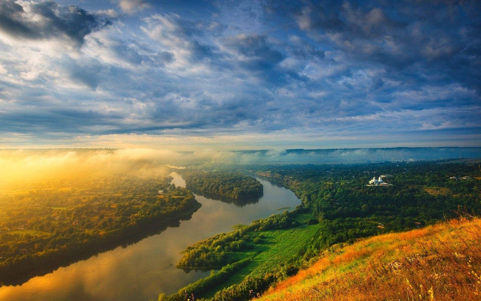 Moldova Stunning Danube River Wallpaper