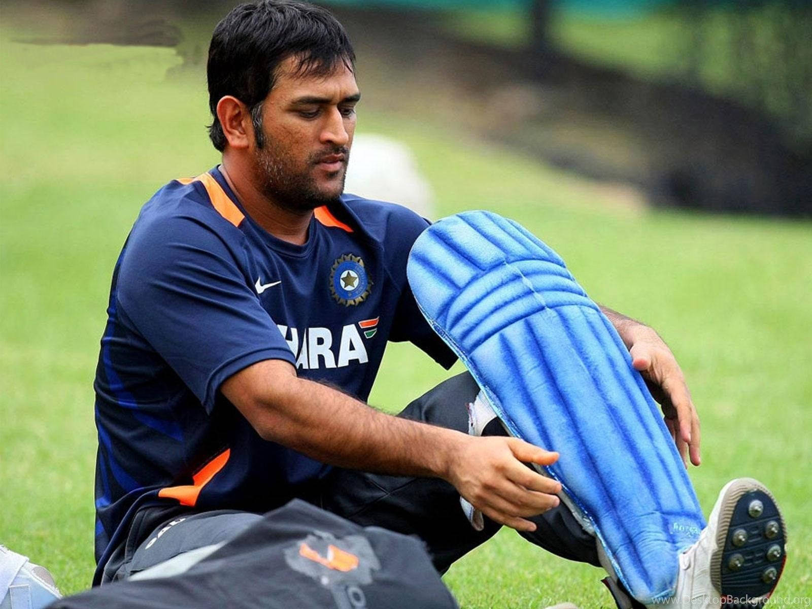 Ms Dhoni Hd Cricket Gear Wallpaper