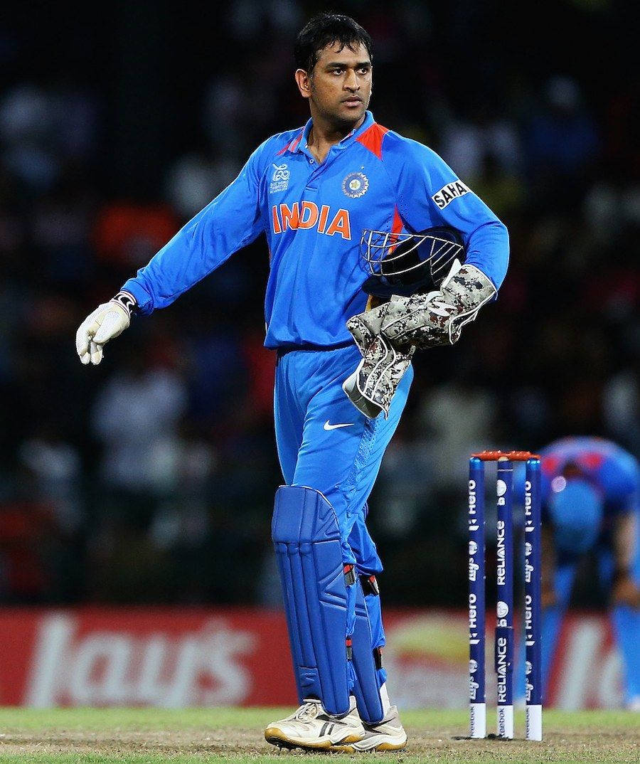 Ms Dhoni Hd Walking Wallpaper