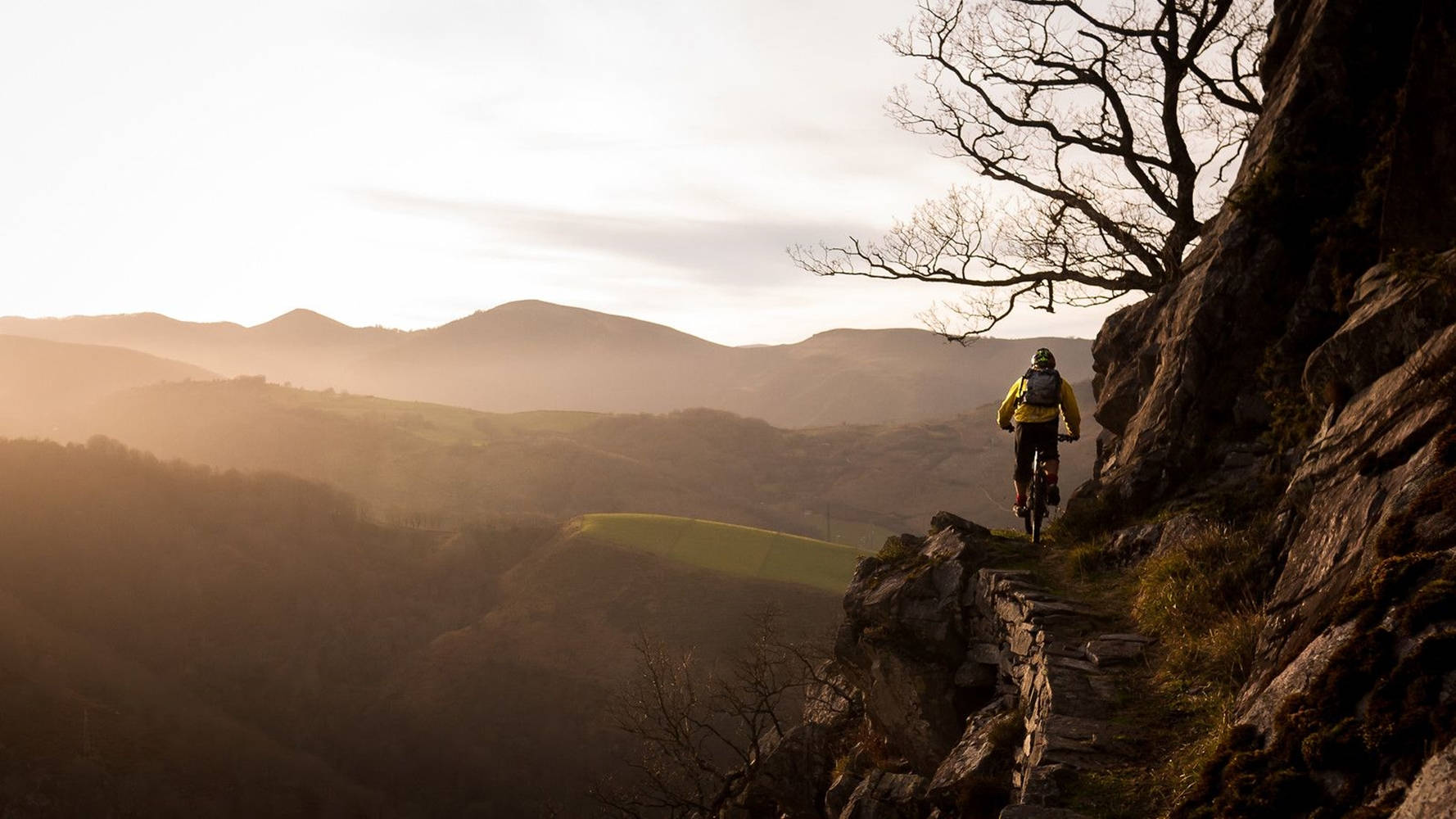 Mtb Mountain Cliff Ride Wallpaper