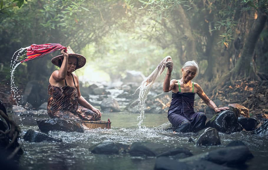 Myanmar Ladies On Lake Wallpaper