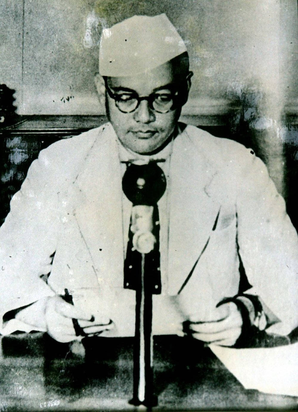 Netaji Bose Reading Wallpaper