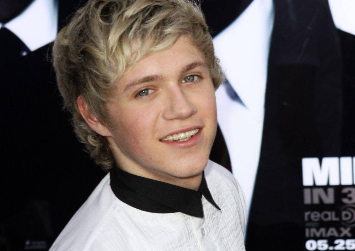 Niall Horan Side Look Braces Wallpaper