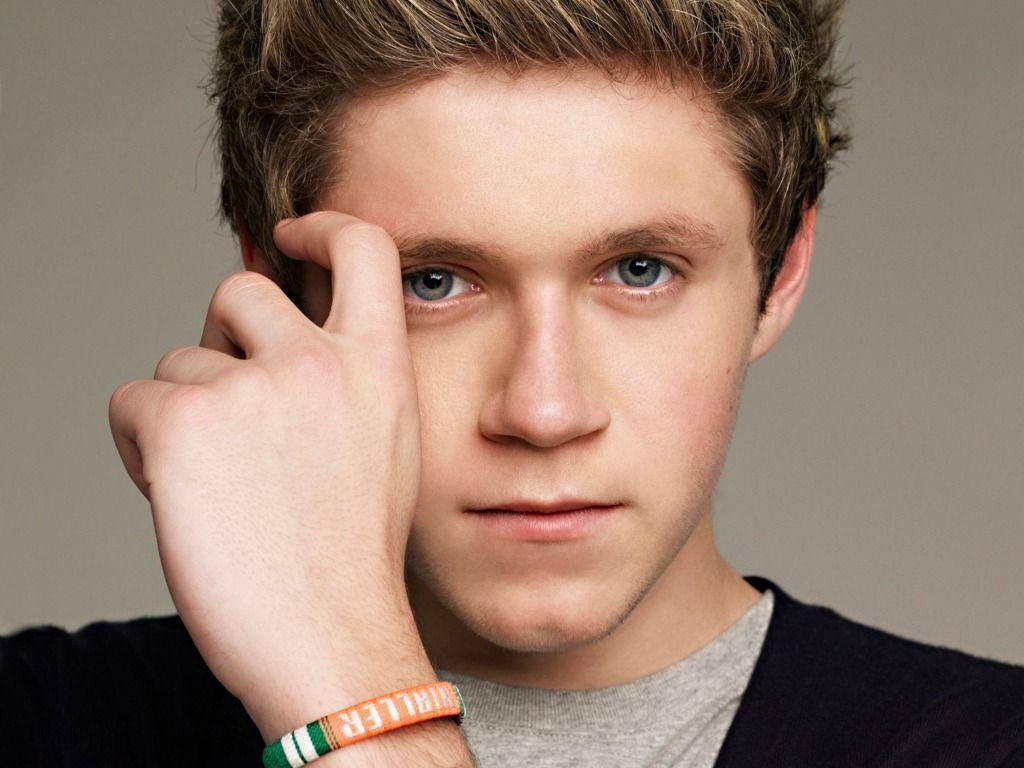 Niall Horan Wristband Wallpaper