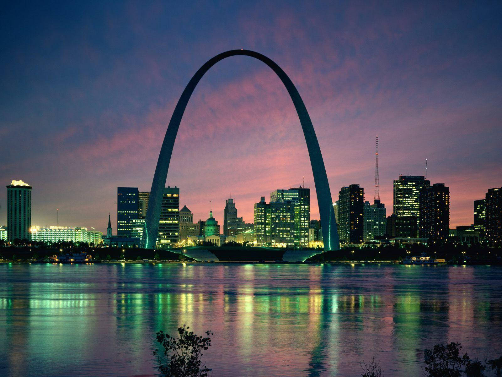 Night In Gateway Arch In Missouri Wallpaper