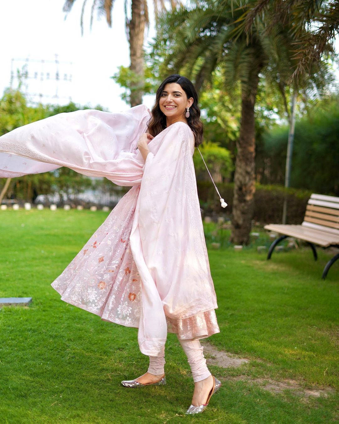 Nimrat Khaira Dancing Wallpaper