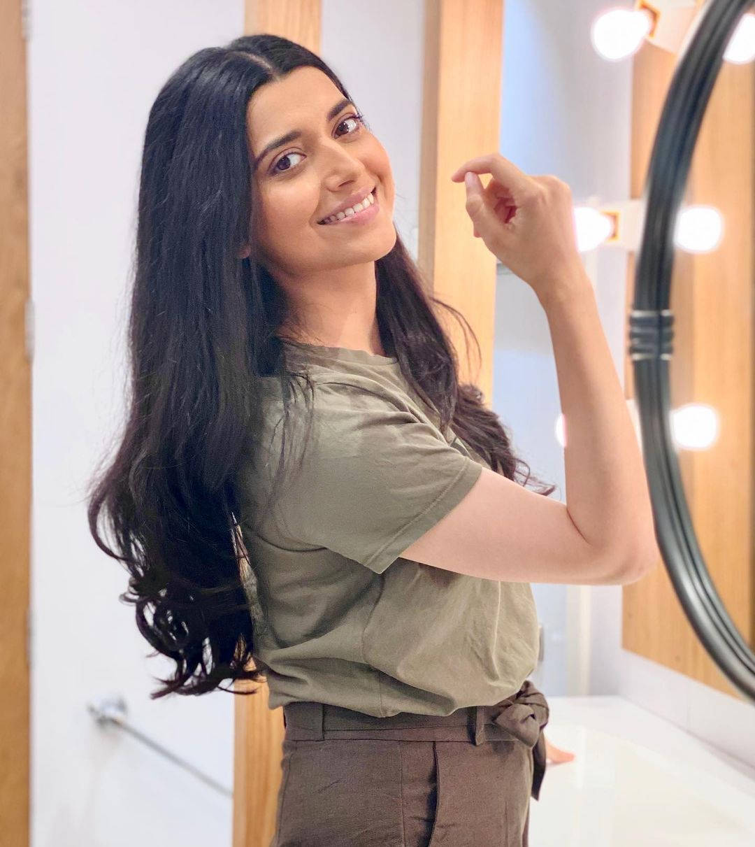 Nimrat Khaira Dressing Room Wallpaper