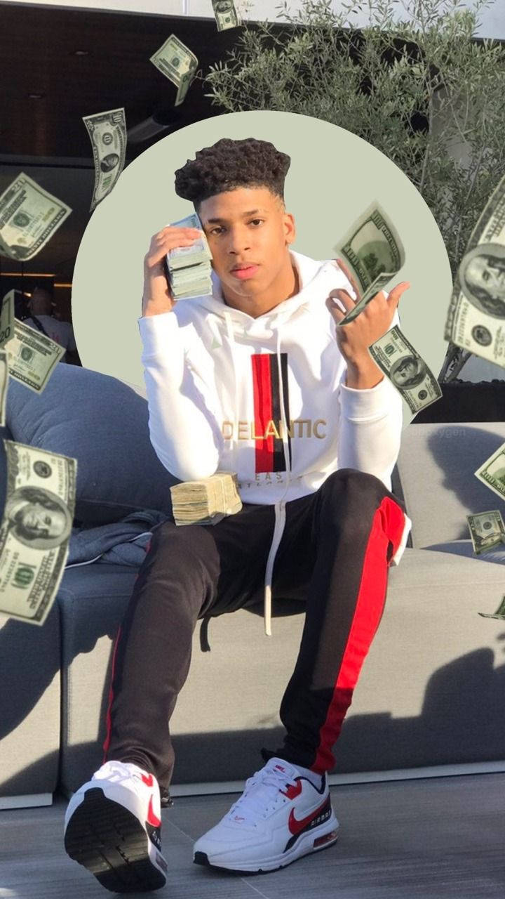 Nle Choppa Showing Off His “money Stash” Wallpaper