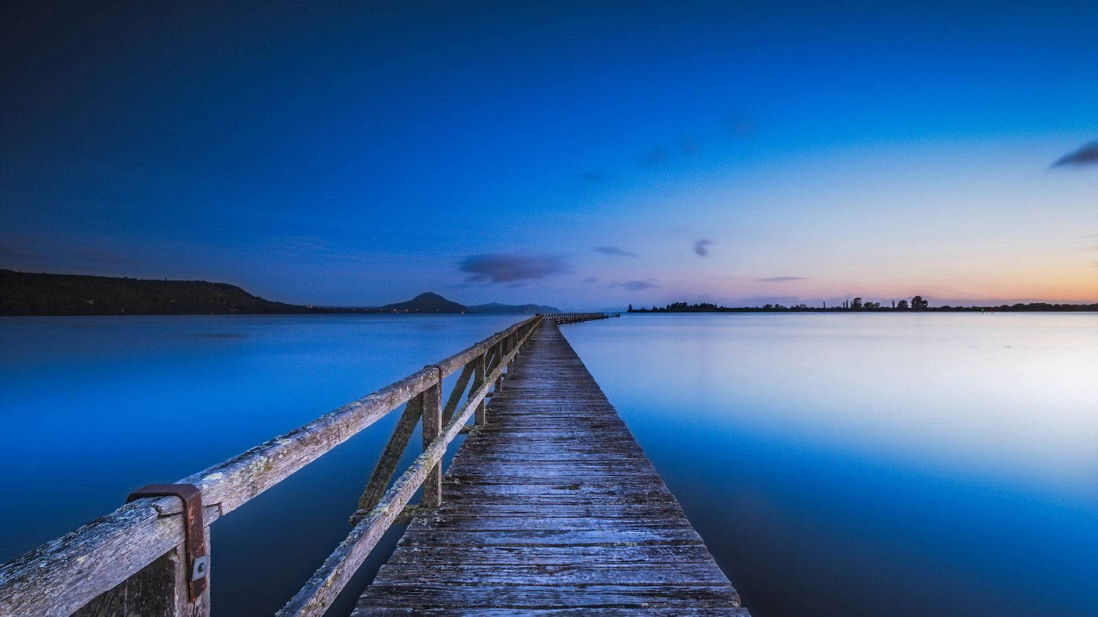 Old Boardwalk Scenic Wallpaper