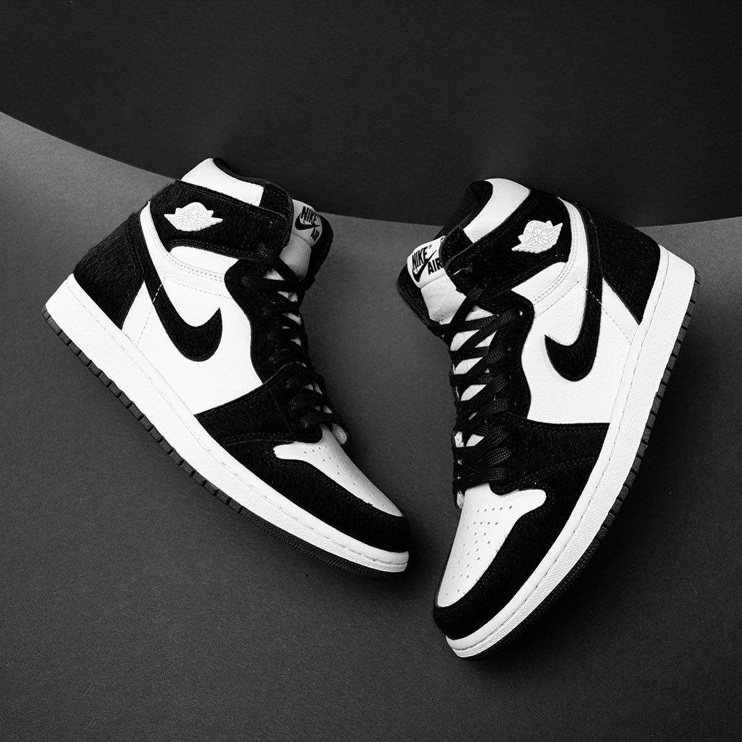 Pair Of Nike Air Jordan 1 High Og Twist Wallpaper