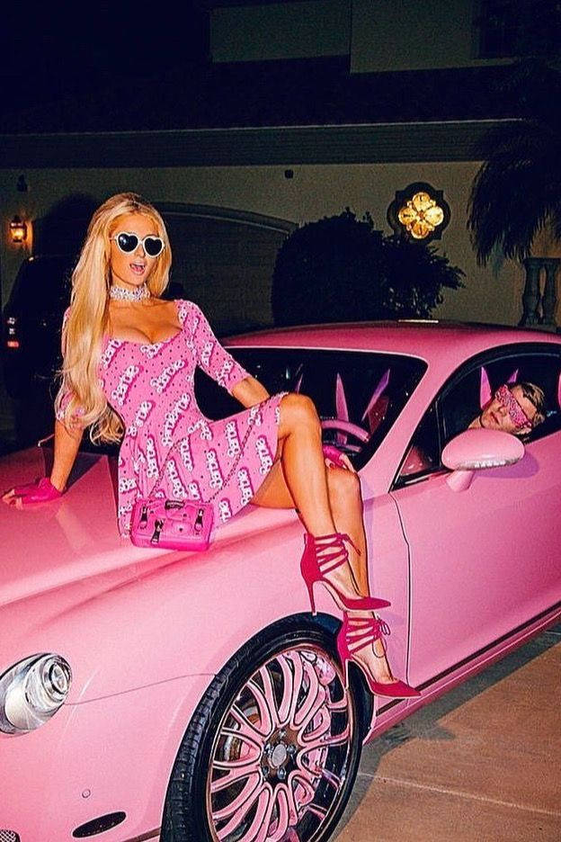 Paris Hilton At A Luxury Event Wallpaper