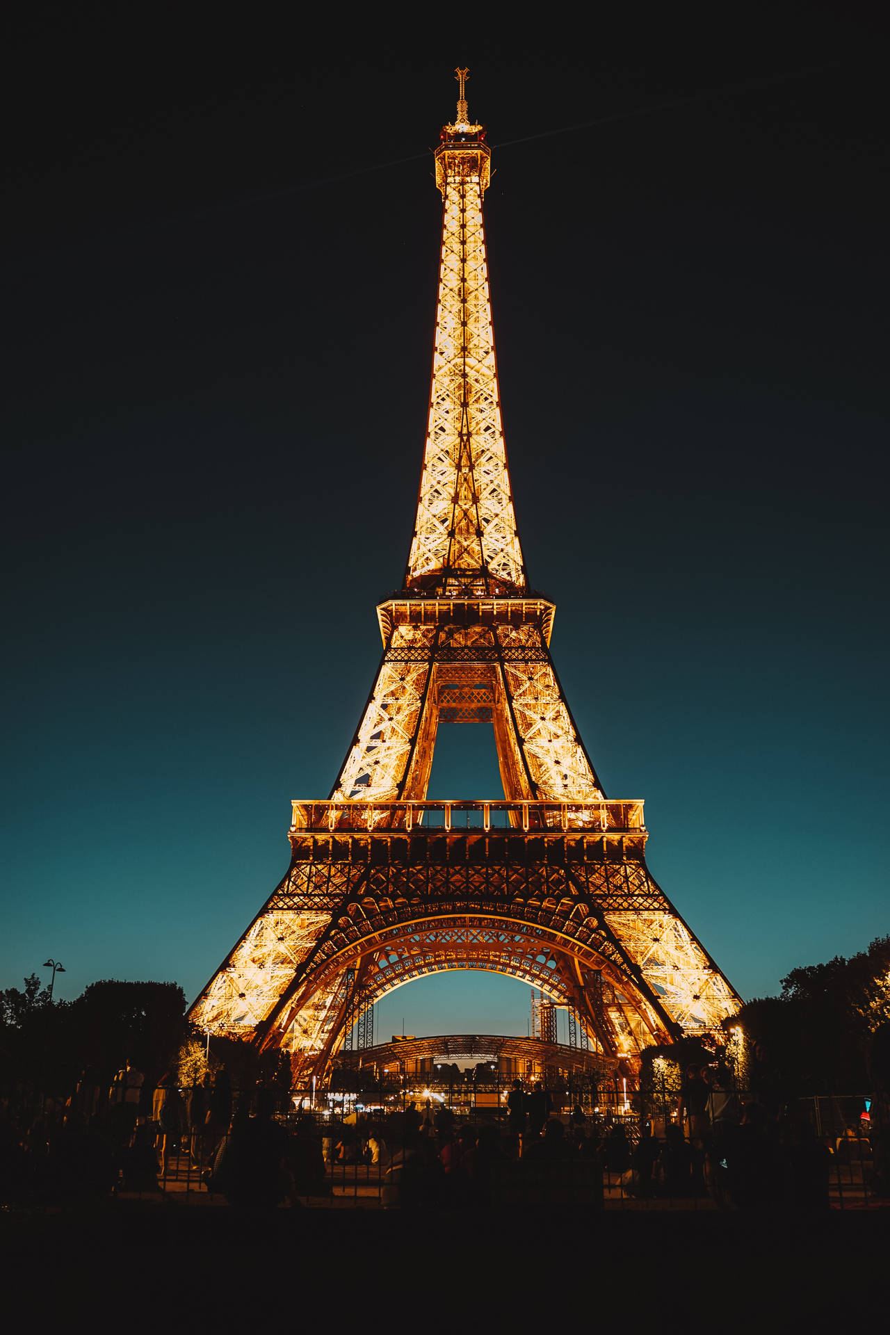 Parisian Scenery For Iphone Screens Wallpaper