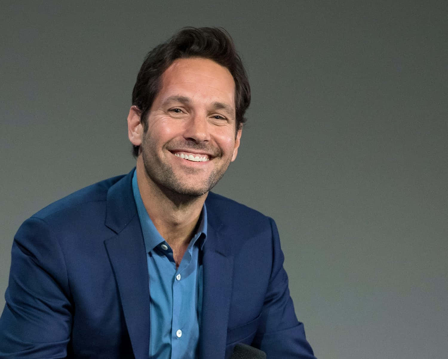 Paul Rudd Looking Away From The Camera Wallpaper