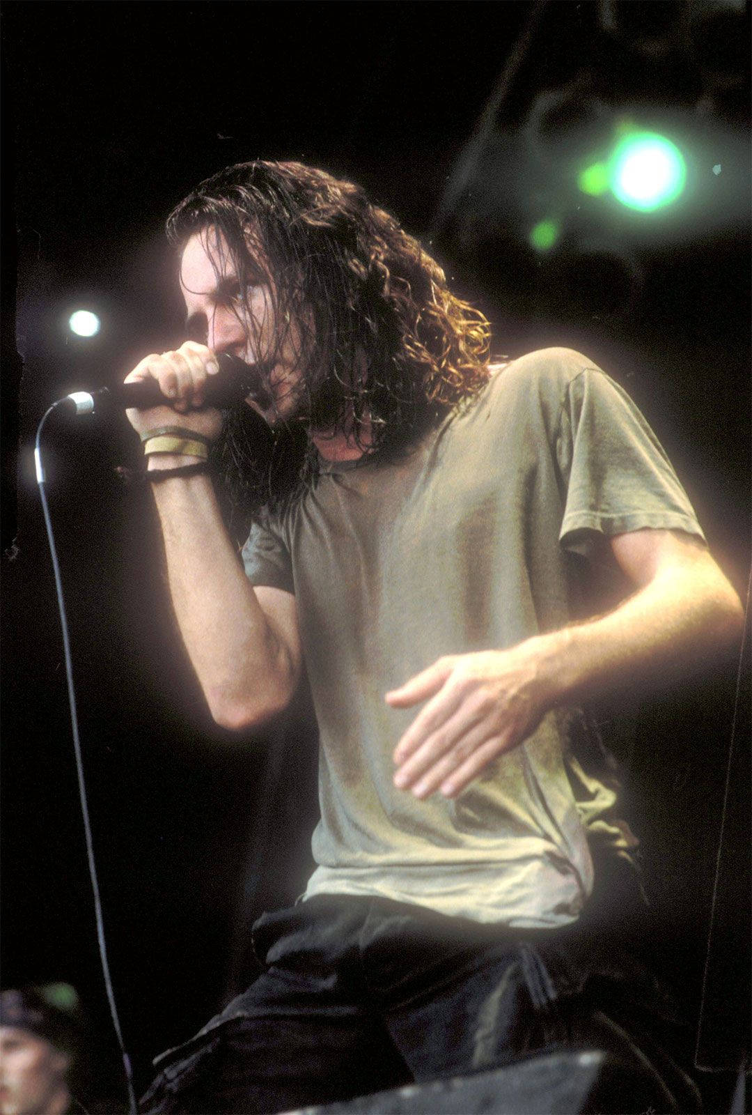 Pearl Jam Rock Band Lead Singer Eddie Vedder Wallpaper