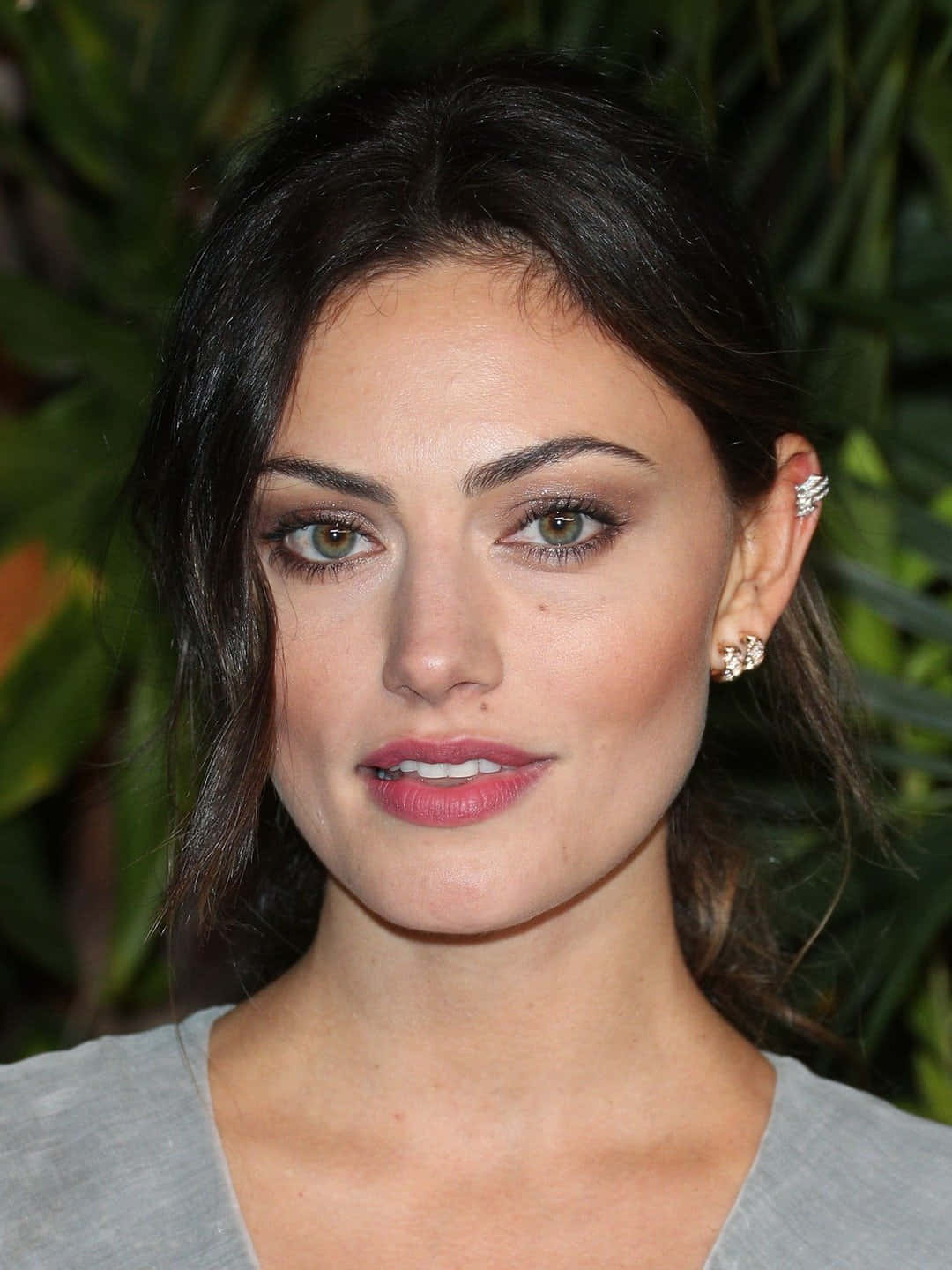 Phoebe_ Tonkin_ Closeup_ Portrait Wallpaper