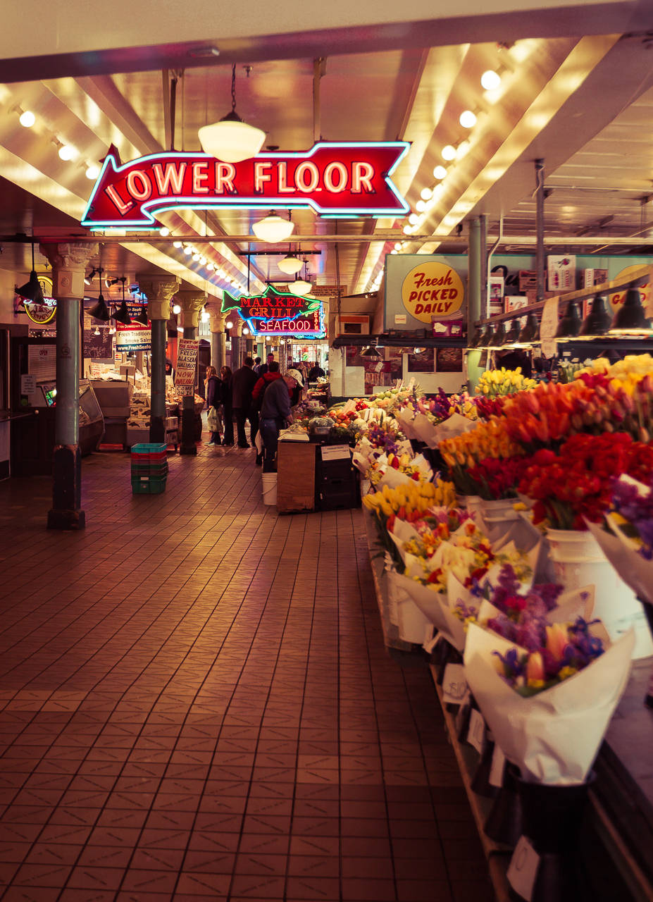 Pike Place Market Lower Floor Sign Wallpaper