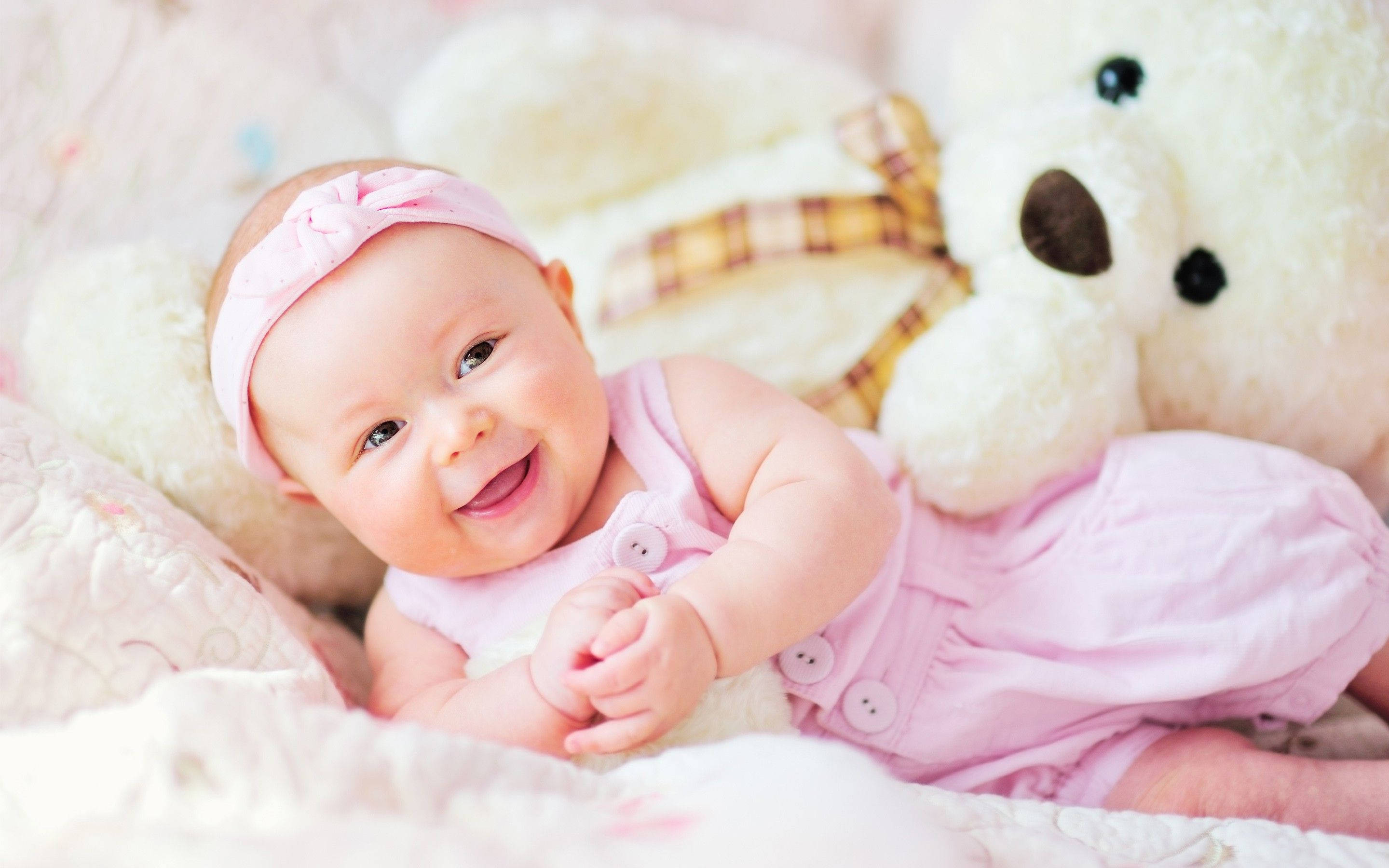 Pink Headband That Baby Love Wallpaper