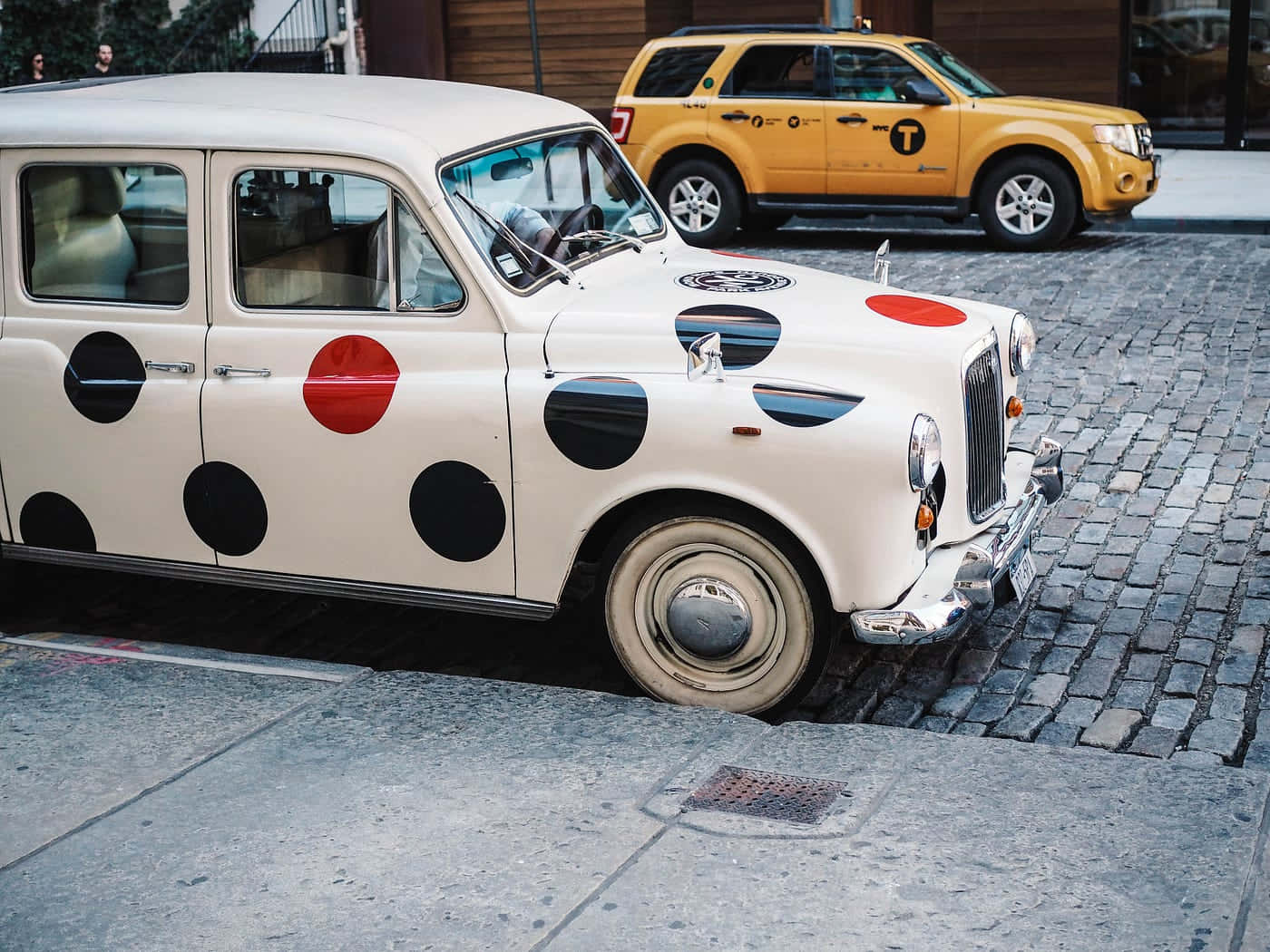 Polka Dotted Vintage Car Wallpaper