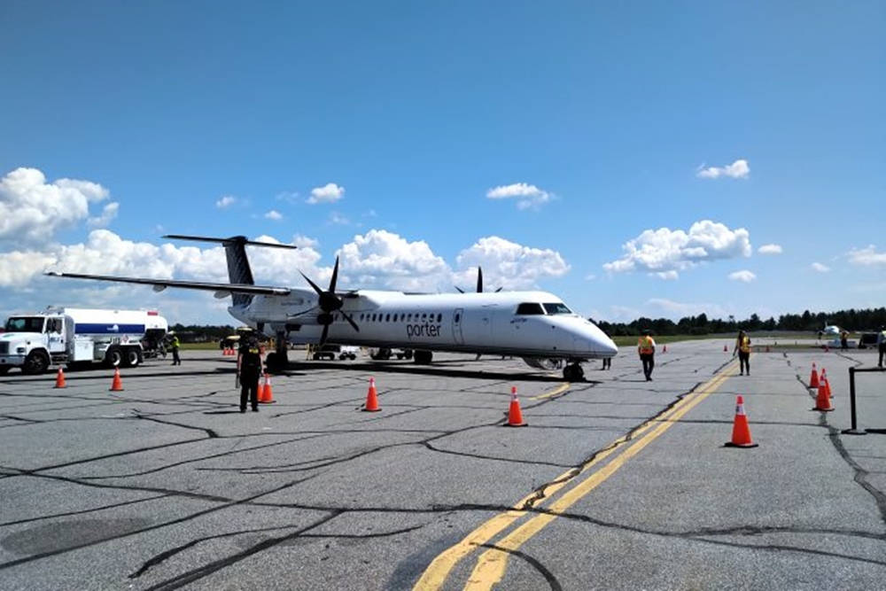 Porter Airlines Yellow Lane Wallpaper