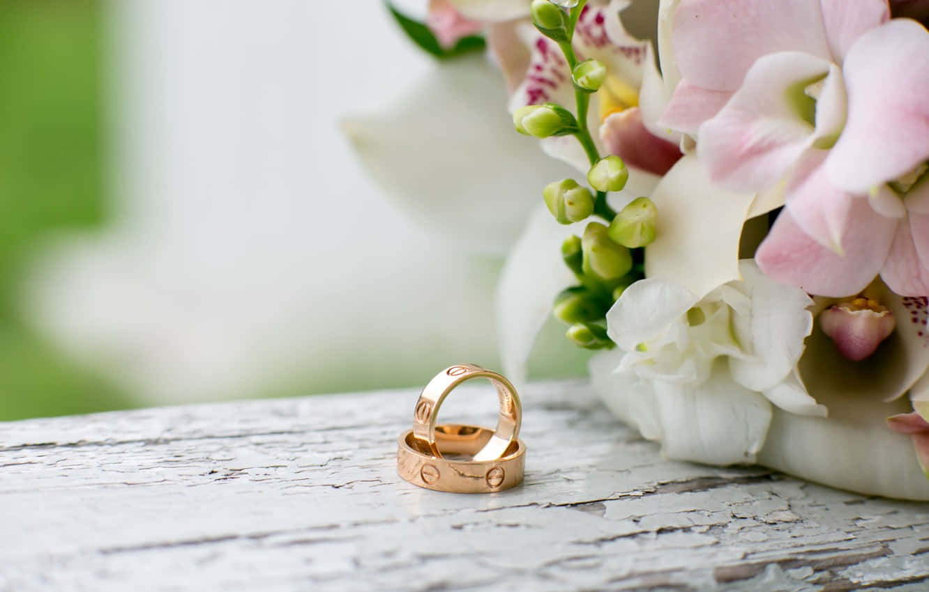 Pretty Design Gold Engagement Rings Wallpaper