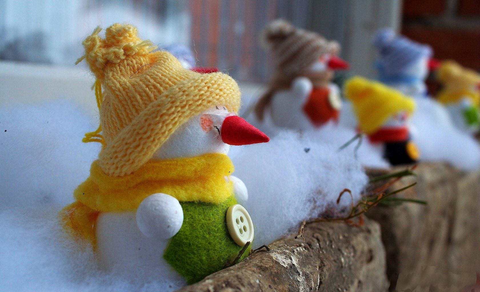 Preview Wallpaper New Year, Christmas, Holiday, Snowmen, Wool, Balcony Wallpaper