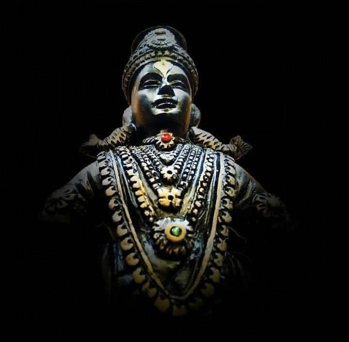 Pristine Brass Statue Of Lord Pandurang Wallpaper